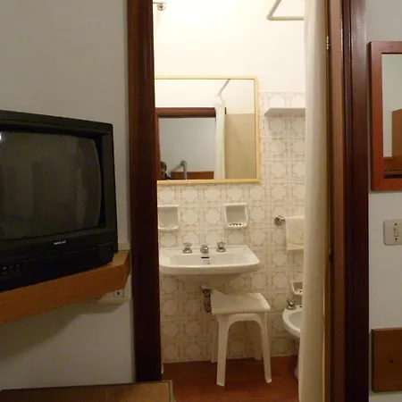 Hotel Bologna San Benedetto del Tronto Room photo